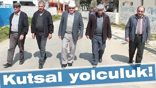 Cumaya gitmek için 2 saat yürüyorlar