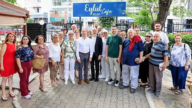 DEÜ Bilim Kafe Sohbetleri'nde 'Kalp Pili ile Yaşamak' konuşuldu