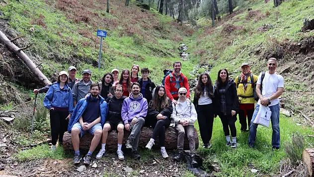 Efes Mimas Yolu'nda 180 kişilik bahar yürüyüşü