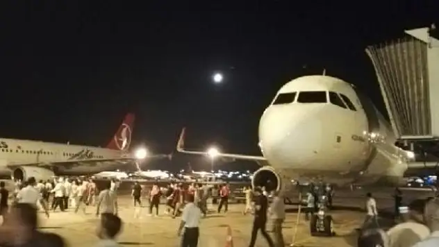 Erdoğan'ın uçağı 'darbeci F-16'ları' atlatarak iniş yaptı!