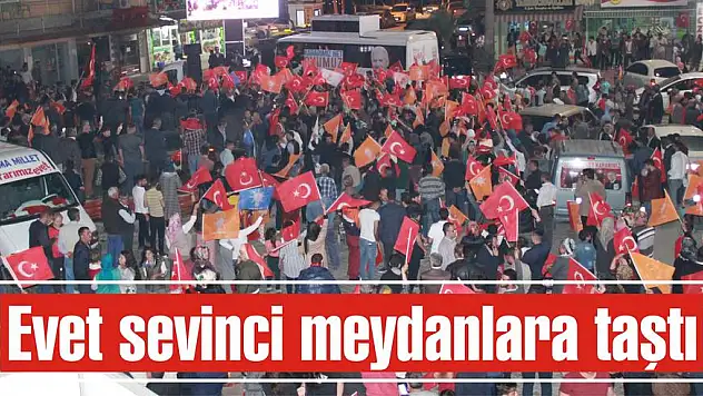 Evet sevinci meydanlara taştı