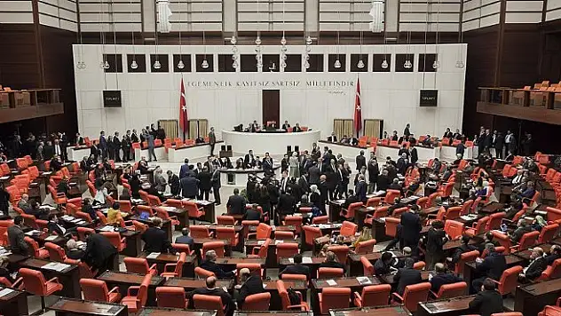 Flaş! Anayasa teklifinin ilk 2 maddesi kabul edildi