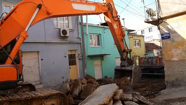 GAZİ CADDESİ'NDE YOL YENİLEME ÇALIŞMALARI BAŞLADI