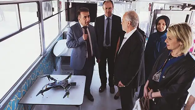 Gençlik ve Teknoloji Şenliği'nden bilişim laboratuvarı müjdesi!