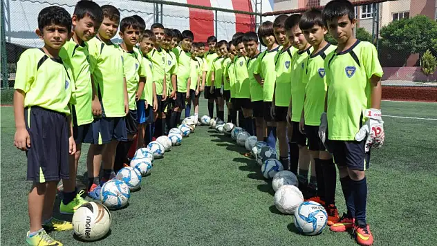 Hedef 600 futbolcu!