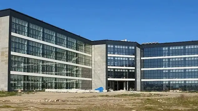 İKÇÜ Diş Hastanesi hasta kabulüne başladı