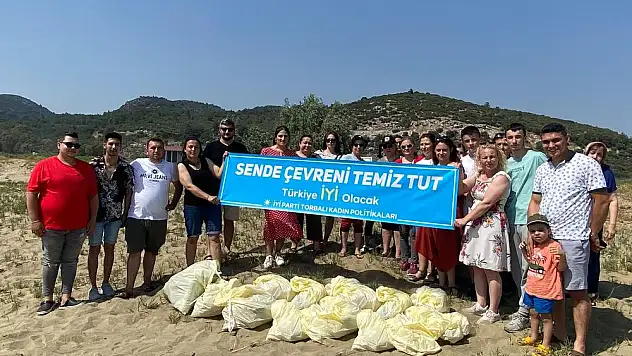 İYİ bir çevre için sahile indiler