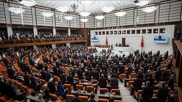 İYİ PARTİ İZMİR VEKİLLERİ 2025'TE ORTA DÜZEYDE AKTİF OLDU