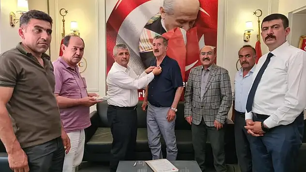 İYİ Parti'den MHP'ye geçen isime il başkanından rozet