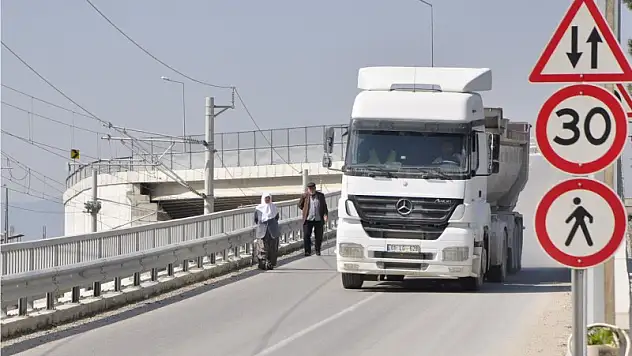 İZBAN değil sırat köprüsü!