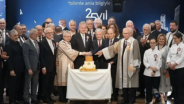 İzmir'de çeyrek asırlık gurur: İEÜ 25 yaşında