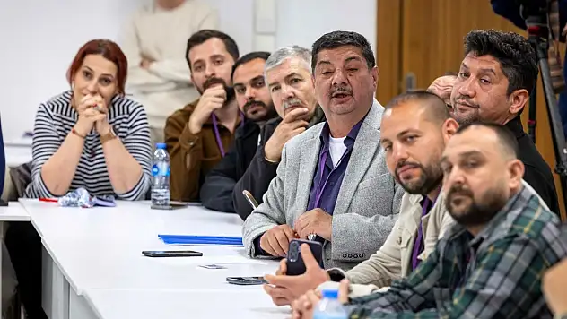 İzmir'de Roman Yurttaş Meclisi toplandı: Cemil Tugay'dan eğitim ve istihdam vurgusu