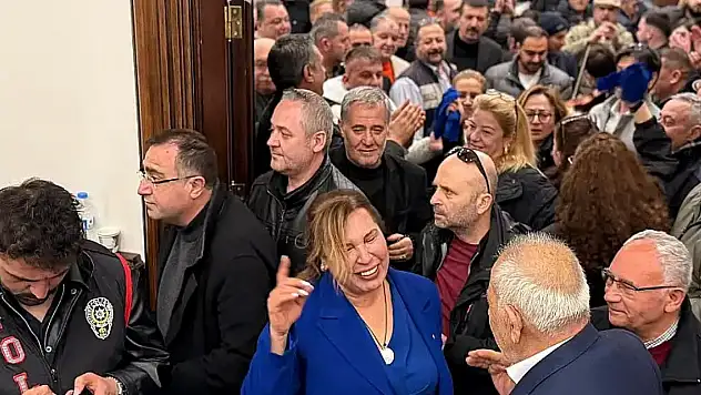 İzmir Kahveciler Odası'nda seçimi Büyükdemir yeniden kazandı