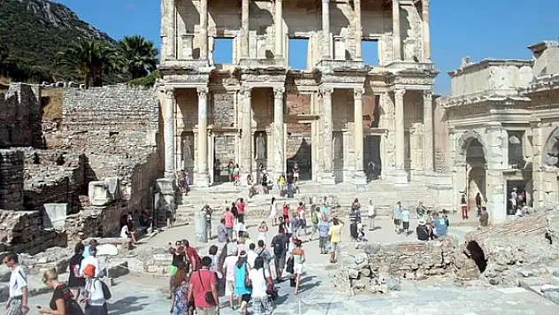 İzmir’in yeni gözdesi İranlılar