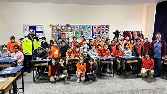 KİRAZ'DA ÖĞRENCİLERE TRAFİK GÜVENLİĞİ EĞİTİMİ VERİLDİ