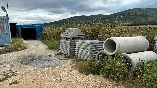 Komşusunu altın için öldürüp cesedini yaktığı öne sürülen kadın tutuklandı