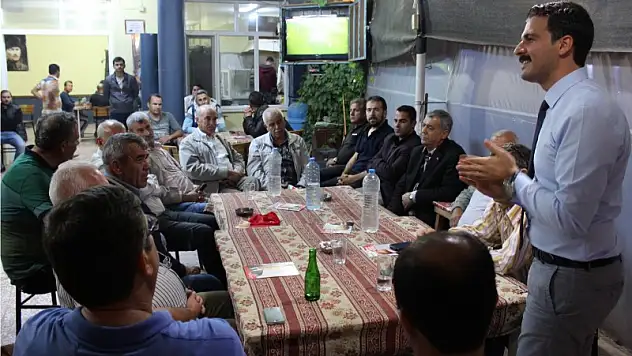 Köylüler Dalgıç'ı çiçeklerle karşıladı