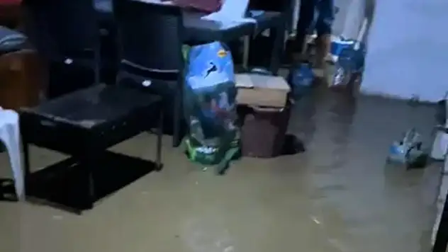 Küçük Menderes Nehri taştı Bayındır'da hayatı felç etti