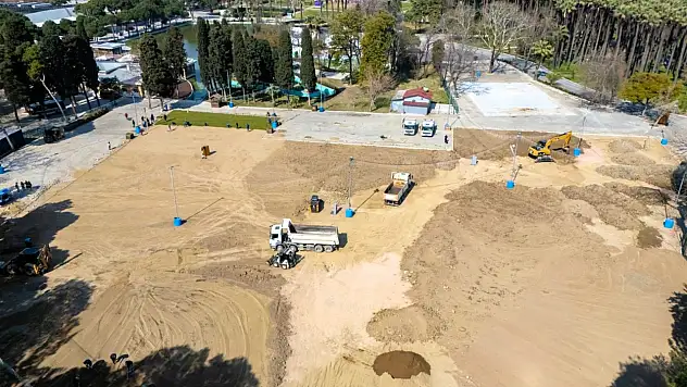 Kültürpark'ta büyük yeşil dönüşüm: Eski lunapark alanı çayıra ve 'Zeytin Sahne'ye dönüşüyor