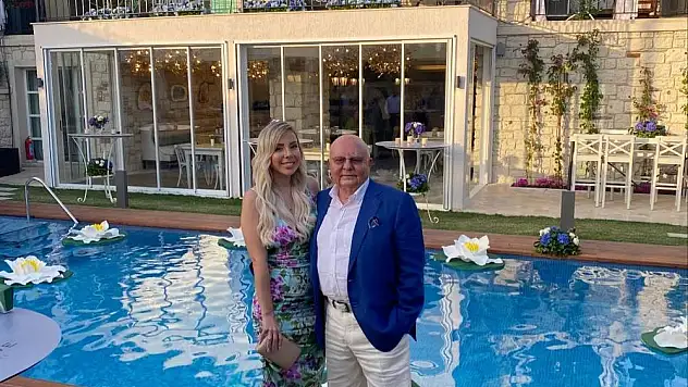 Lucien Arkas'tan eşine hediye