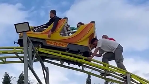 Lunaparkta korku dolu anlar:  Metrelerce yüksekte mahsur kaldı
