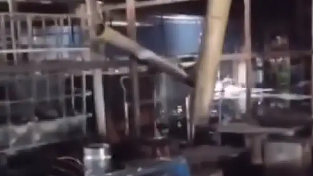 Menderes'te fabrika yangını: Maddi hasar büyük