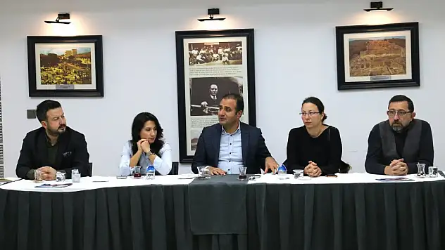 MOBİLYA SEKTÖRÜ TORBALI'DA BULUŞTU