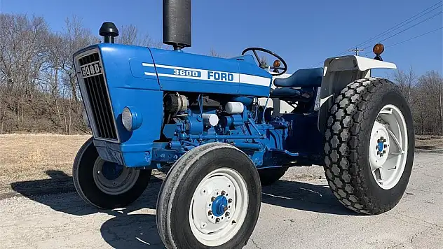 Müdürlük traktörleri satıyor!