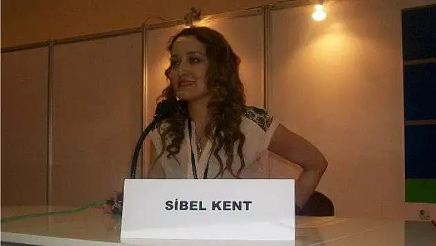 Nişanlısına yazdığı şiirle fuara katıldı