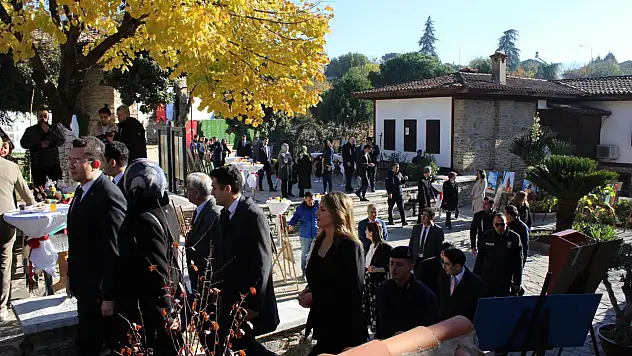 ÖDEMİŞ'TE HÜKÜMLÜLERİN ESERLERİ TARİHİ MEKÂNDA SANATLA BULUŞTU