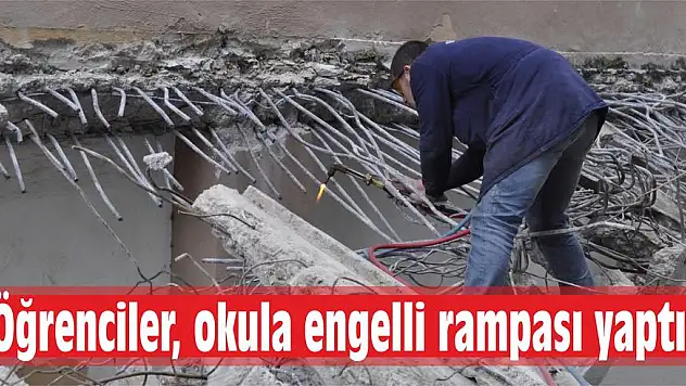 Öğrenciler, okula engelli rampası yaptı