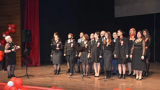 Öğretmenler günü tören ile kutlandı