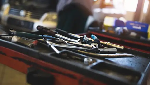 Oto servisleri eleman yokluğundan tıkandı