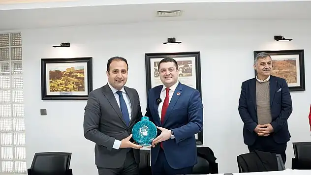 ÖVÜNÇ DEMİR SANAYİCİLERLE BULUŞTU