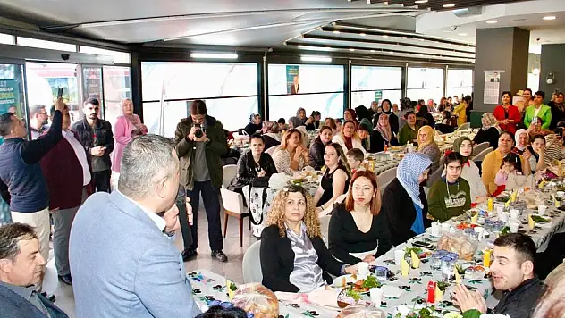 ÖZEL ANNELERLE KAHVALTIDA BİR ARAYA GELDİ