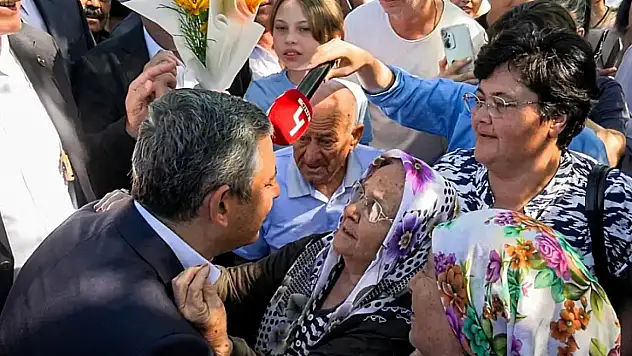 Özgür Özel'in İzmir programındaki ilk durağı Bayındır oldu