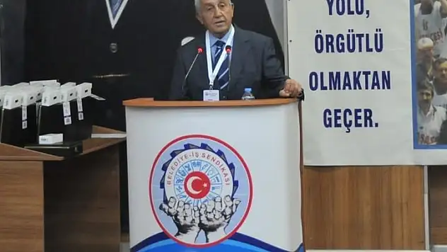 Son nefesini sendika kürsüsünde verdi