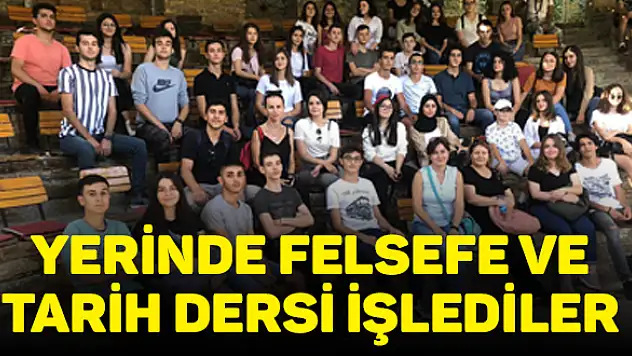 Tarihi yapılar arasında ders