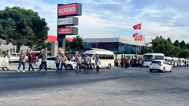 Torbalı Alfemo'da ücret eylemi sürüyor!