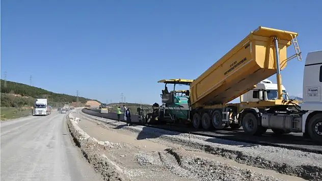 Torbalı-Bayındır yoluna Sıcak asfalt dökülüyor
