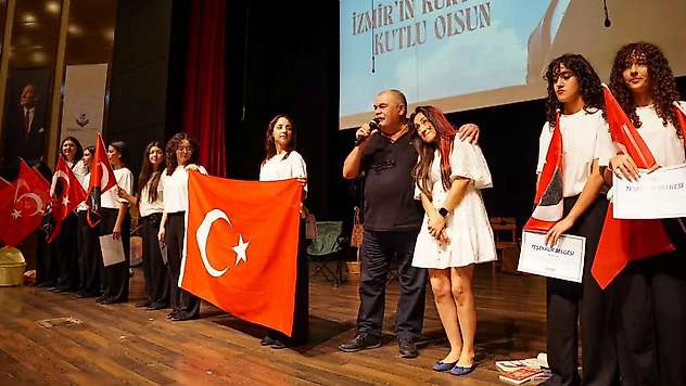 Torbalı Belediyesi Kent Tiyatrosu yeni kadrosuyla perde açtı