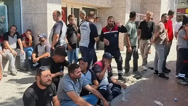 Torbalı Belediyesi'nde aylık krizi: İşçiler iş bıraktı