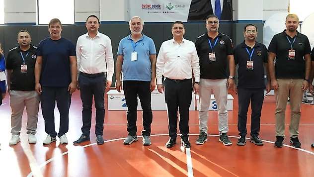 Torbalı'da 260 minik sporcu satranç turnuvasında buluştu
