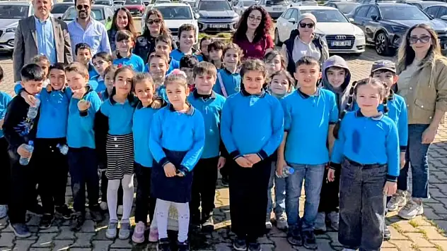 Torbalı'da miniklerden fidan dikimi etkinliği