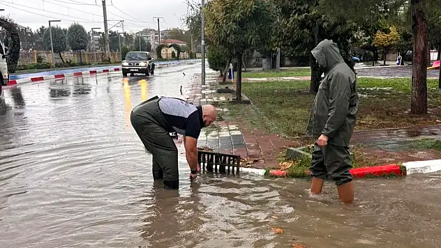 Torbalı'da şiddetli yağış felakete yol açtı: 49,2 mm yağış, 1 can kaybı