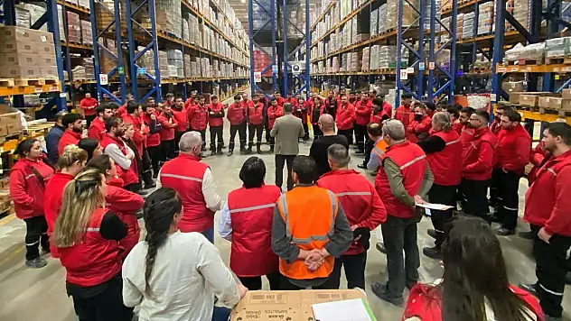 Torbalı'daki Migros depolarında sendikadan bilgilendirme toplantısı