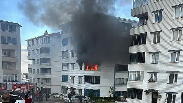 Torbalı’da evini yakıp sosyal medyada canlı yayın açtı