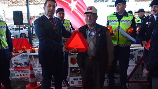 Traktör sürücülerine eğitim verildi