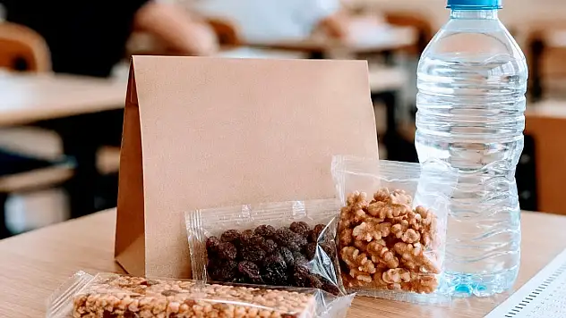 Türkiye'de bir ilk: MEB, sınav günü beslenme paketi dağıtacak