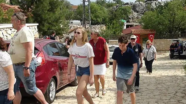 Yabancı turist hedefi 50 milyona tırmandı